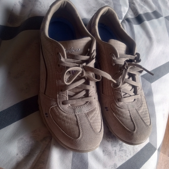 Skechers Shoes - Skechers Tan Lace-Up Casual Sneakers